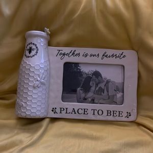 🐝 frame and vase combination is bee-autiful 🐝